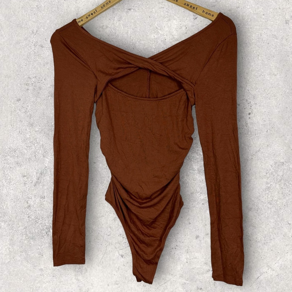NEW ASTR Twist Front Long Sleeve Bodysuit Thong Size Small Brown Cutout Boho S